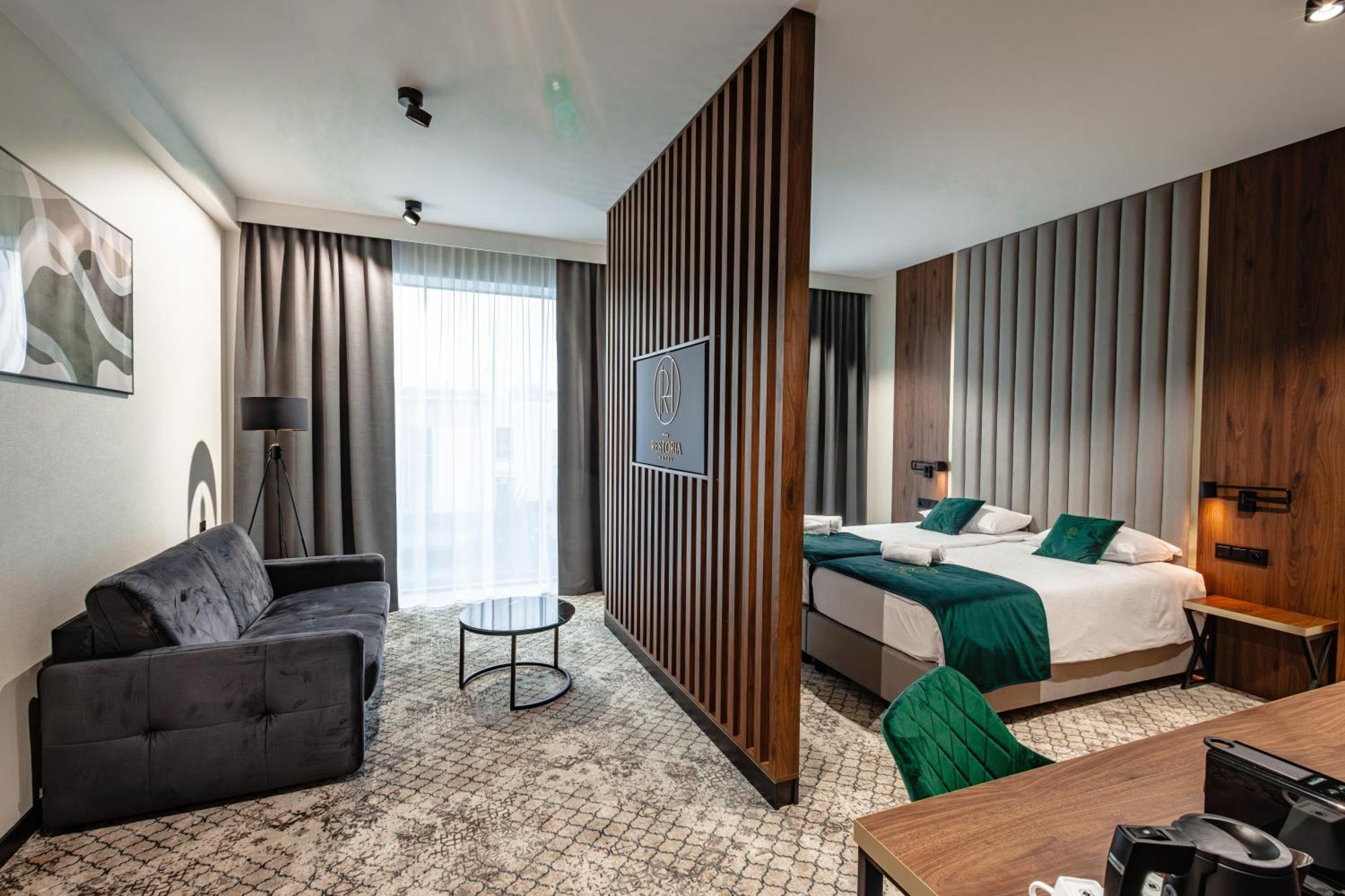 Restoria Hotel*** Radzyn Podlaski Esterno foto