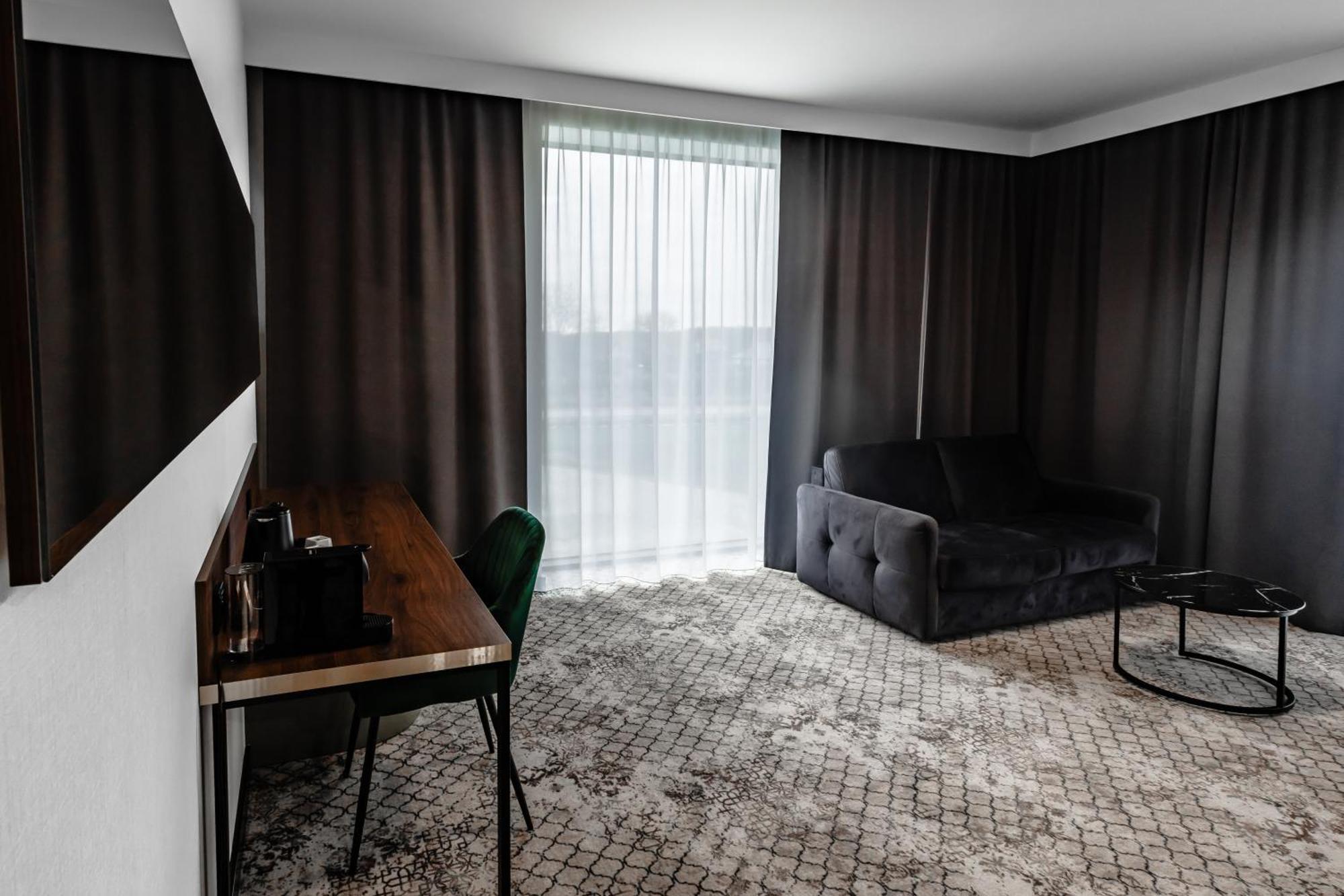 Restoria Hotel*** Radzyn Podlaski Esterno foto